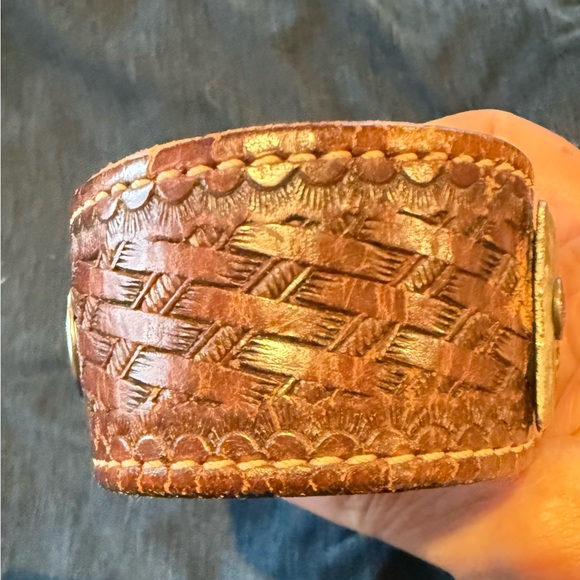 Bohemian Vintage Leather Cuff Bracelet with Turquoise Accent - Picture 2 of 4